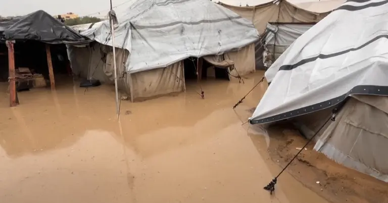 বৃষ্টির পানিতে ডুবে গেছে তাঁবু